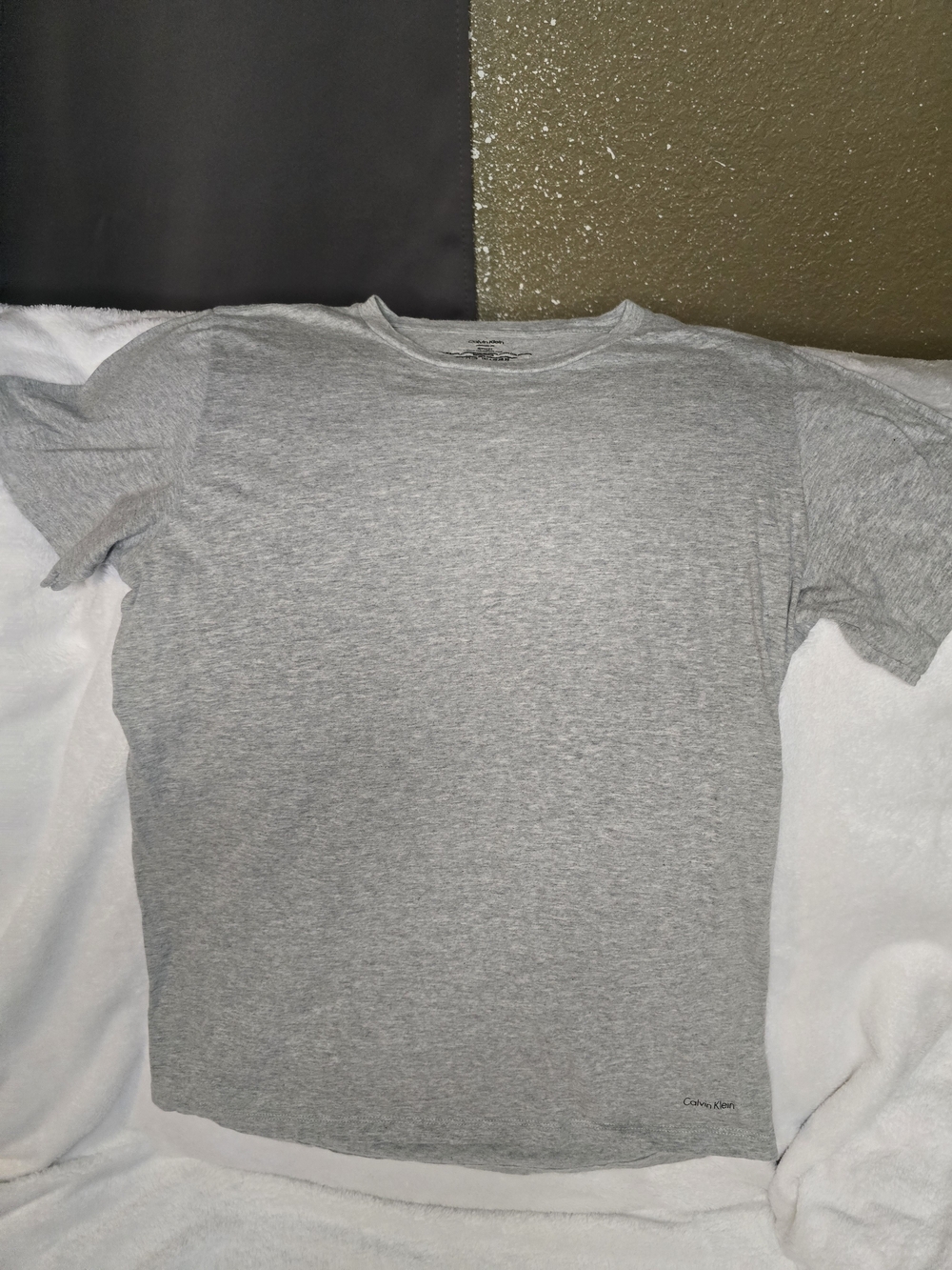 Calvin Klein Gray Short Sleeve Crew Neck Tee Size SMALL